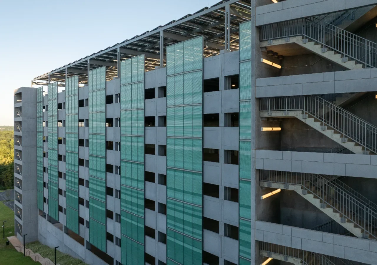 North Carolina Department of Health and Human Services Office Building and Parking Deck 01